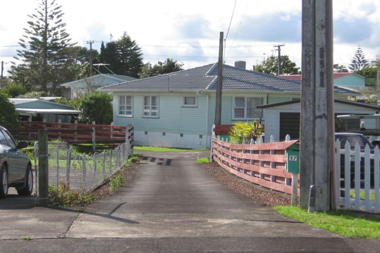 Photo of property in 17 Helga Crescent, Te Atatu Peninsula, Auckland, 0610