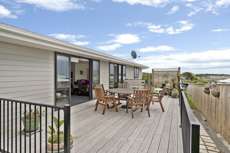 Photo of property in 27 Matenga Street, Waikanae, 5036