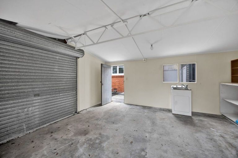 Photo of property in 379 Broadway, Stratford, 4332