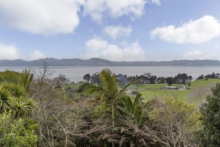Photo of property in 2219 South Head Road, South Head, Helensville, 0874
