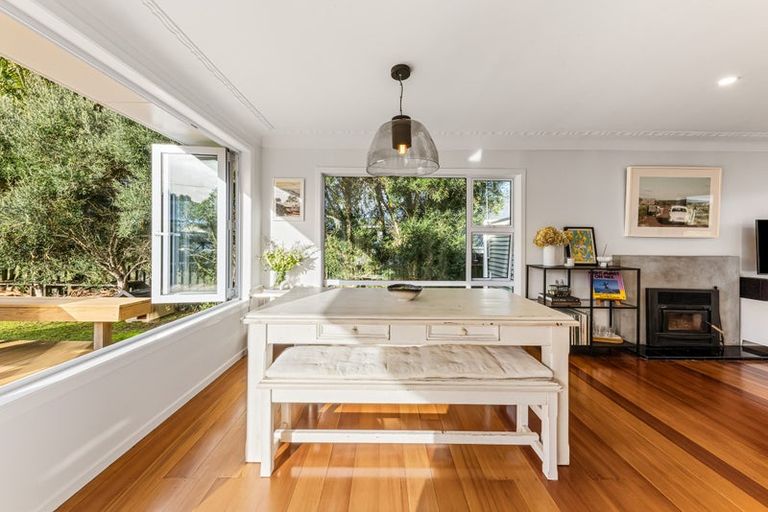 Photo of property in 4 Divich Avenue, Te Atatu South, Auckland, 0610