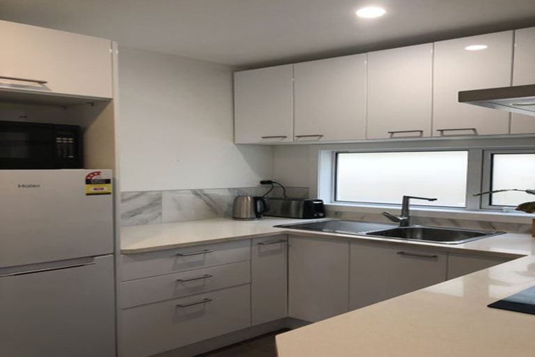 Photo of property in 3b Edgerton Road, Te Atatu Peninsula, Auckland, 0610