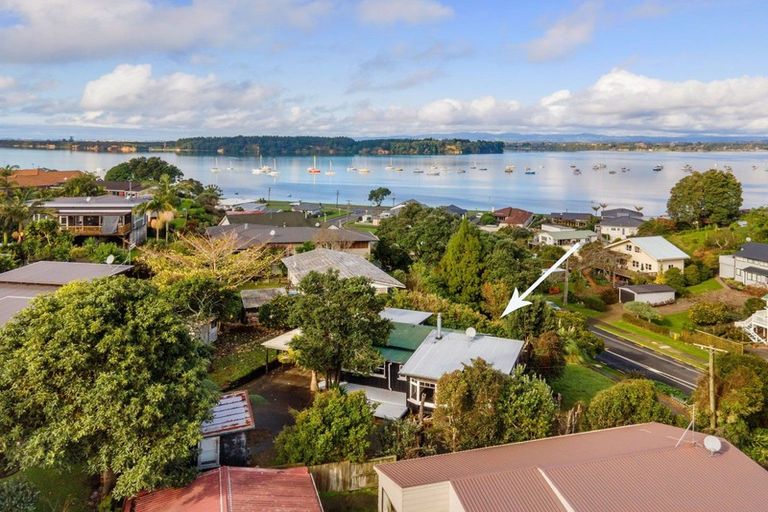 Photo of property in 18 Omokoroa Road, Omokoroa, 3114