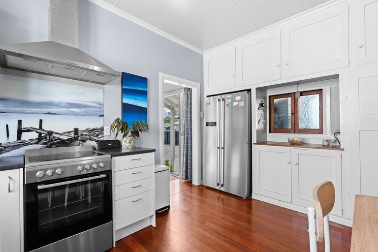 Photo of property in 15 Cambridge Terrace, Masterton, 5810