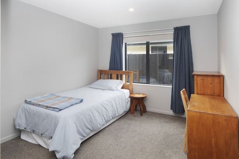 Photo of property in 2 Strone Close, Broomfield, Christchurch, 8042