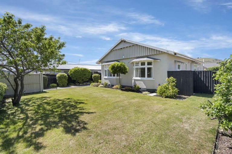 Photo of property in 30 Gamblins Road, Saint Martins, Christchurch, 8022