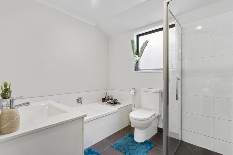 Photo of property in 17 Old Wairoa Road, Papakura, 2110