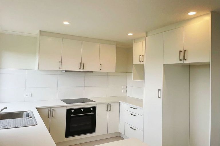 Photo of property in 5c Barberry Lane, Te Atatu Peninsula, 0610