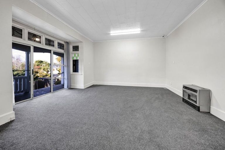 Photo of property in 98 Liardet Street, New Plymouth, 4310