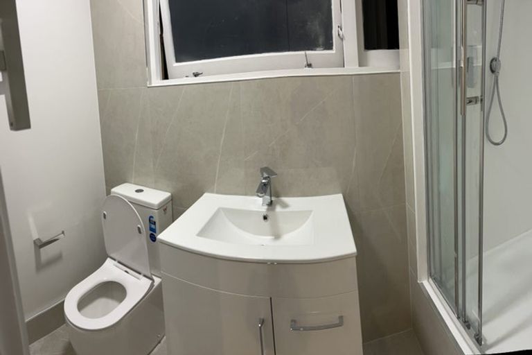 Photo of property in 4 Chatswood Grove, Chatswood, Auckland, 0626