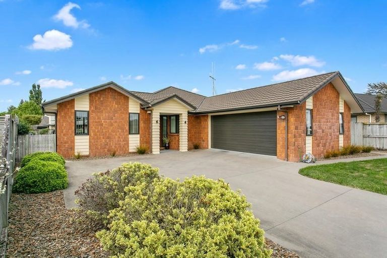 Photo of property in 19 Lilac Close, Cambridge, 3434