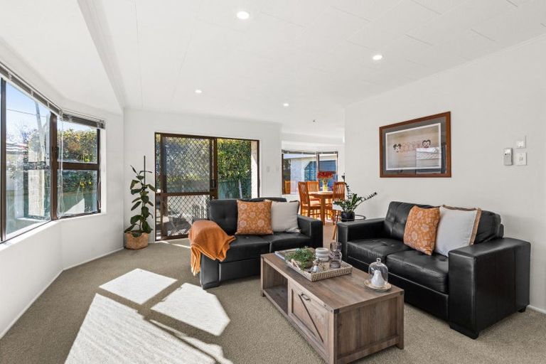 Photo of property in 2/46 Campbell Street, Havelock North, 4130