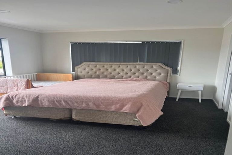 Photo of property in 62 Lincoln Park Avenue, Massey, Auckland, 0614