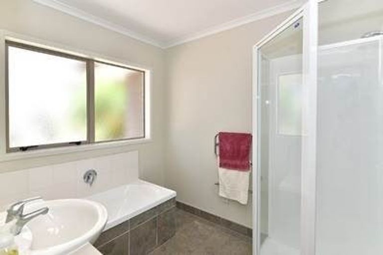 Photo of property in 5 Seamount Drive, Red Beach, 0932