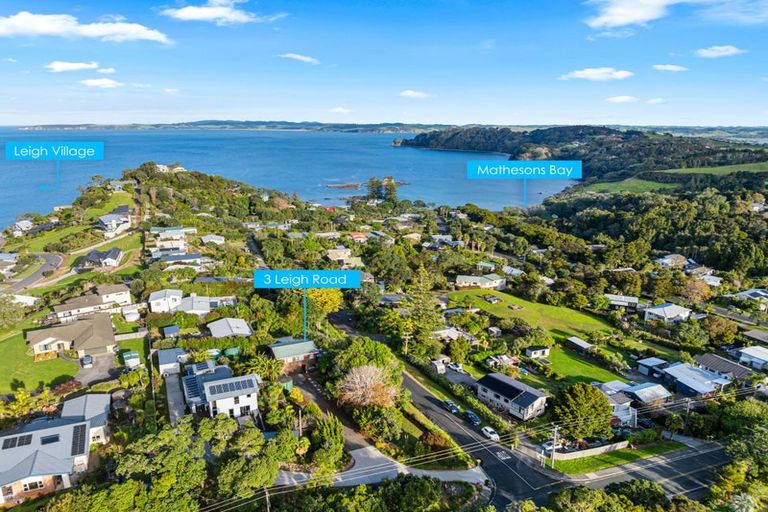 Photo of property in 3 Leigh Road, Leigh, 0985