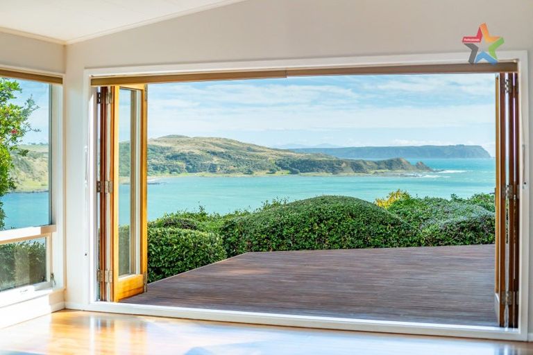 Photo of property in 15 Acheron Road, Paremata, Porirua, 5026