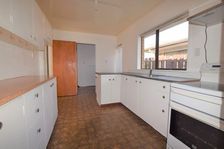 Photo of property in 9 Rathgar Road, Henderson, Auckland, 0610