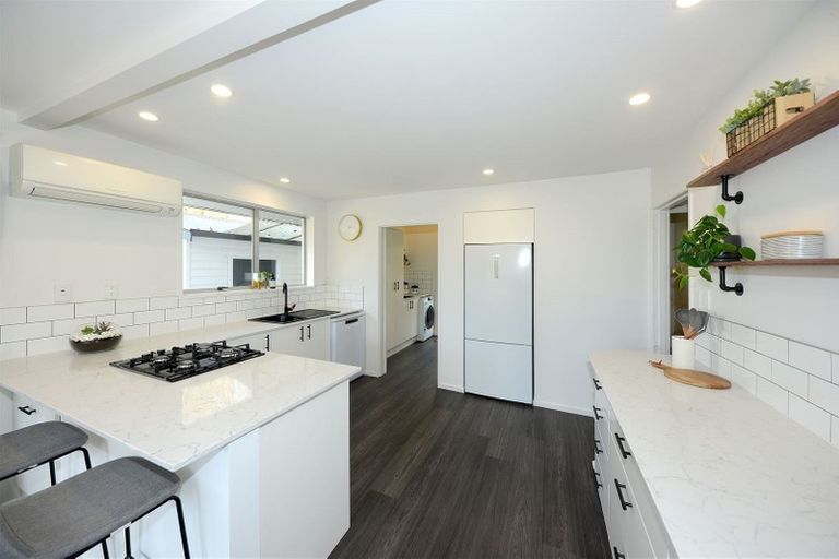 Photo of property in 2/5 Frome Place, St Albans, Christchurch, 8052