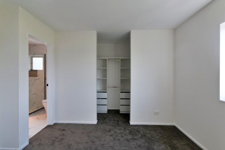 Photo of property in 17e Martin Place, Kelston, Auckland, 0602