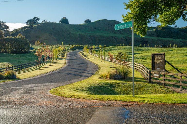 Photo of property in 10 Taumata Rise, Acacia Bay, 3385