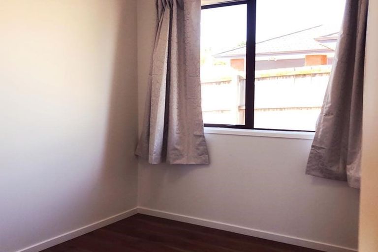 Photo of property in 142 Solar Road, Glen Eden, Auckland, 0602