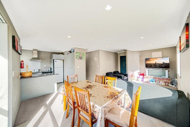 Photo of property in 35 Plumley Crescent, Mangere, Auckland, 2022