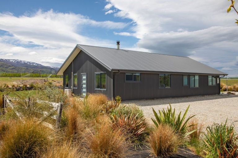 Photo of property in 27 Lapins Way, Waikerikeri, Alexandra, 9391