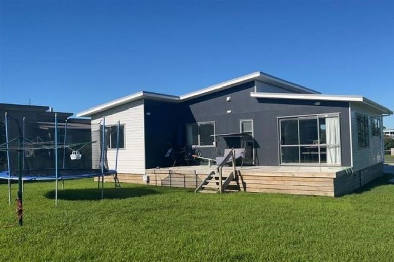 Photo of property in 32 Sunset Drive, Baylys Beach, Dargaville, 0377