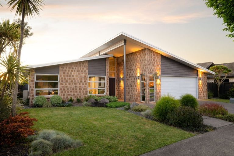 Photo of property in 140 Saint James Drive, Huntington, Hamilton, 3210