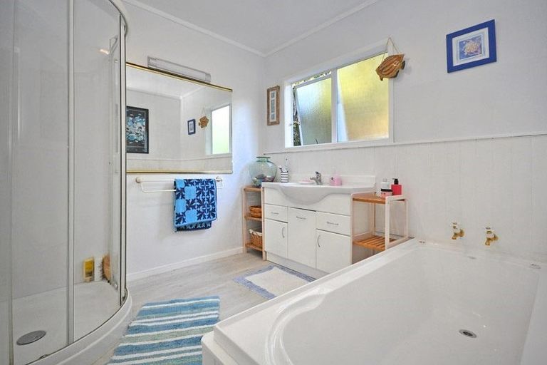 Photo of property in 3 Pohutukawa Avenue, Red Beach, 0932