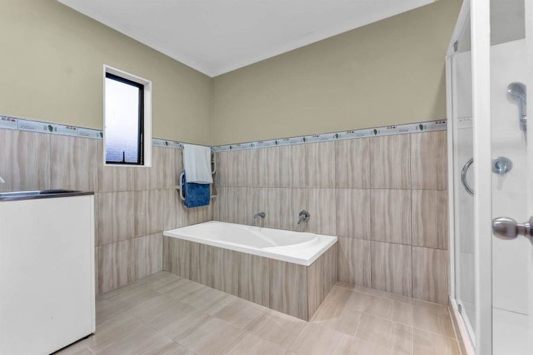 Photo of property in 9 Makora Road, Massey, Auckland, 0614