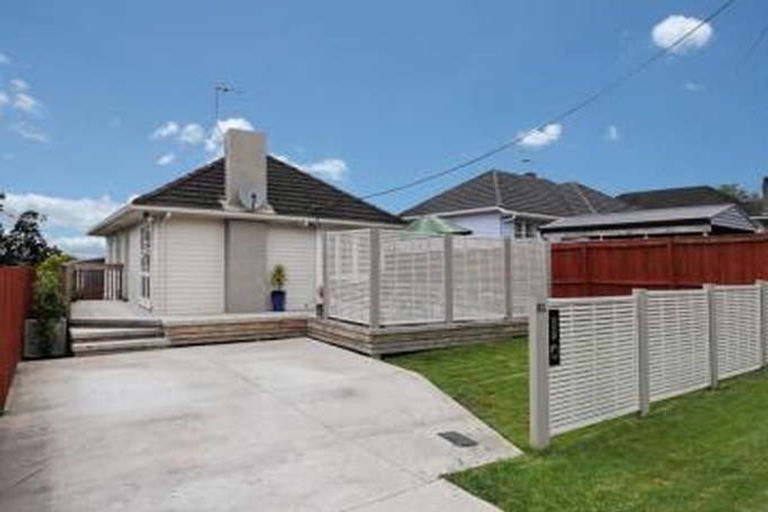 Photo of property in 97 Roberts Road, Te Atatu South, Auckland, 0610