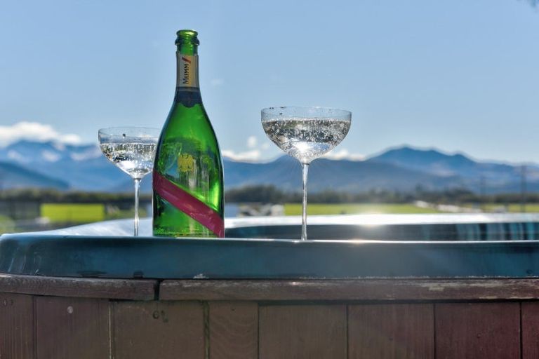 Photo of property in 9 Essex Street, Mossburn, 9792