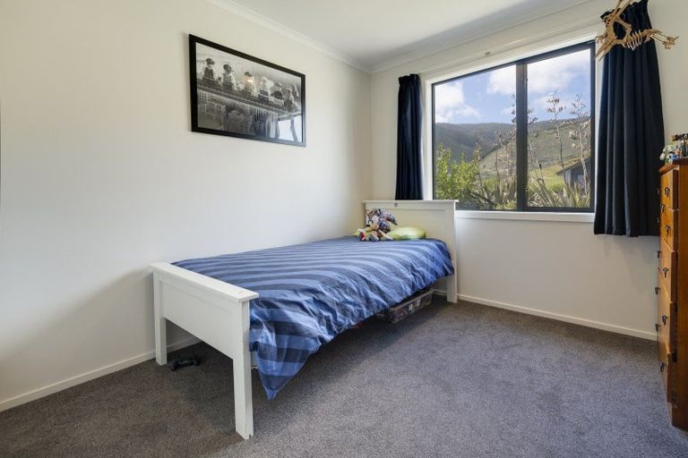 Photo of property in 2 Huntaway Close, Stoke, Nelson, 7011