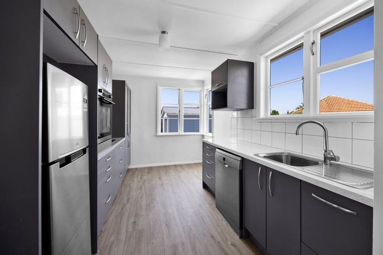 Photo of property in 2 Waihi Road, Hawera, 4610