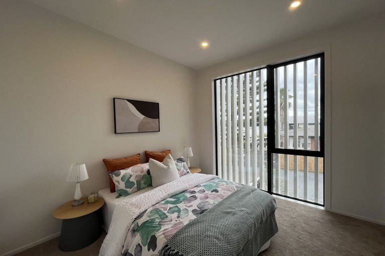 Photo of property in 27c Dawnhaven Drive, Te Atatu Peninsula, Auckland, 0610
