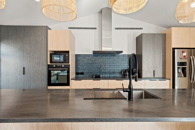 Photo of property in 32 Corriedale Road, Jacks Point, 9371