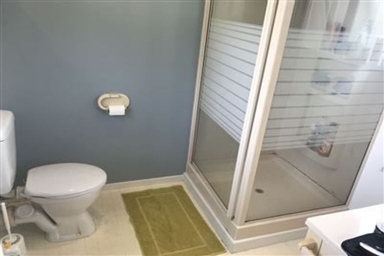 Photo of property in 11 Highbury Bypass, Birkenhead, Auckland, 0626