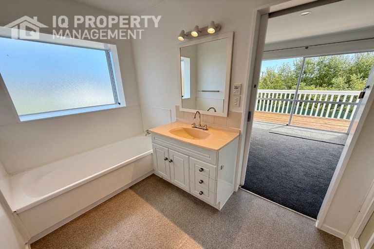 Photo of property in 452 Don Buck Road, Massey, Auckland, 0614