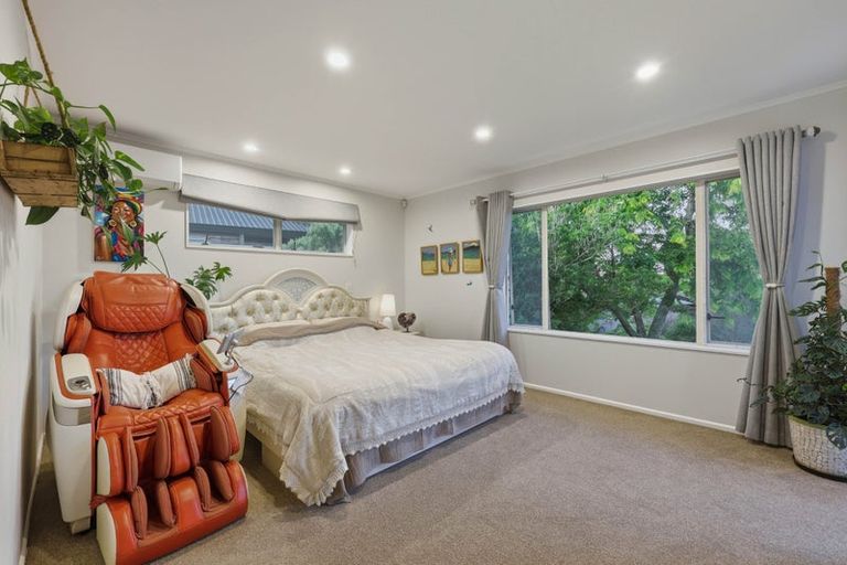 Photo of property in 22 Windfall Grove, Greenhithe, Auckland, 0632