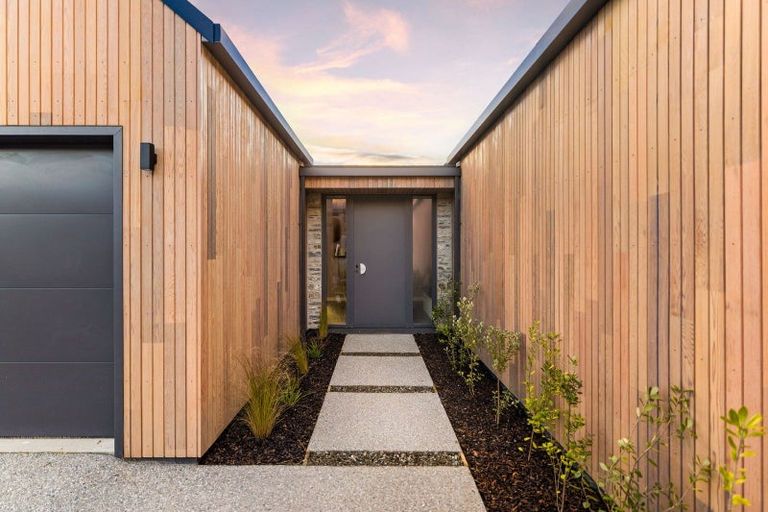 Photo of property in 18 Taurus Lane, Jacks Point, 9371