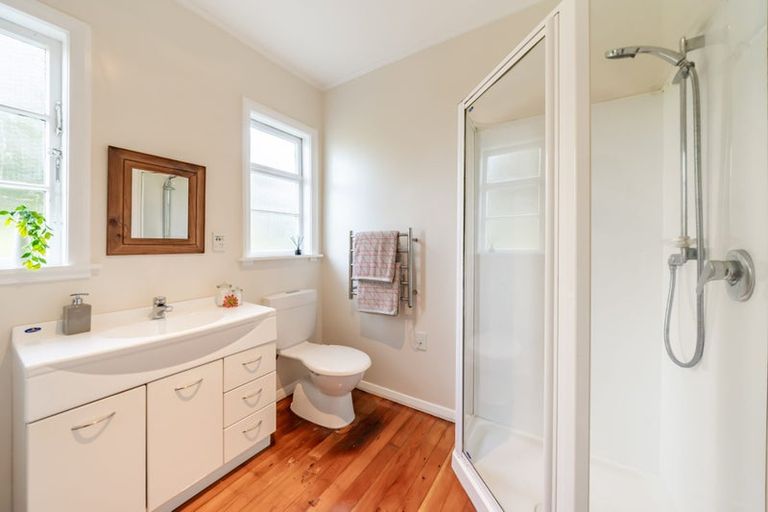 Photo of property in 11 Terawhiti Terrace, Karori, Wellington, 6012