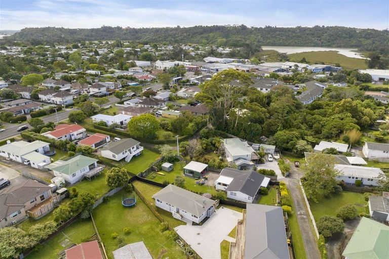Photo of property in 17b Roseneath Place, Birkdale, Auckland, 0626