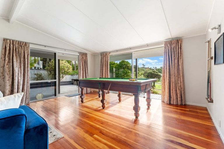 Photo of property in 12 Tawhana Crescent, Red Beach, 0932
