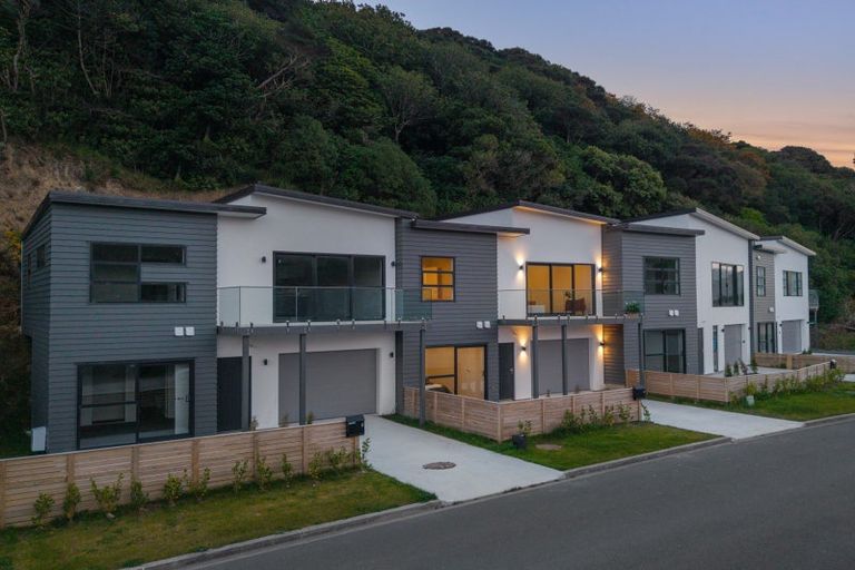 Photo of property in 8 Tradewinds Drive, Whitby, Porirua, 5024
