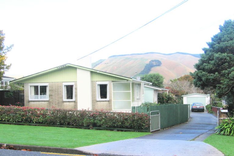 Photo of property in 6a Utauta Street, Waikanae, 5036