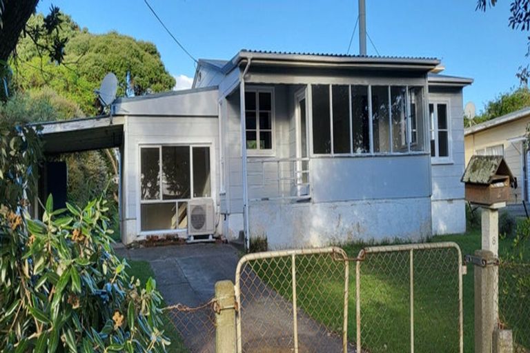Photo of property in 8 Mahoe Street, Otaki Beach, Otaki, 5512
