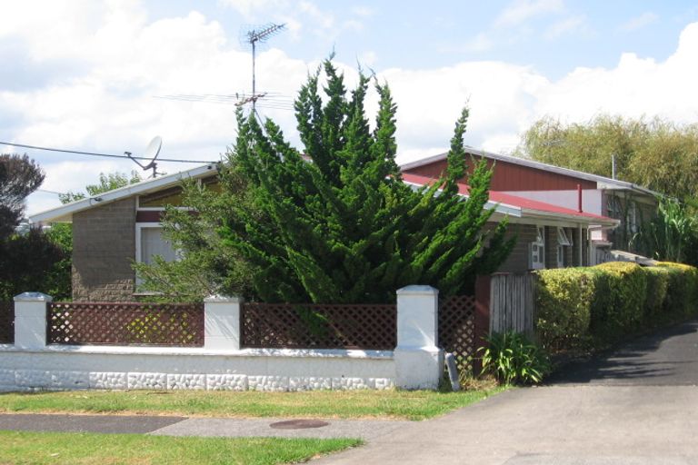 Photo of property in 19 Queen Mary Avenue, New Lynn, Auckland, 0600