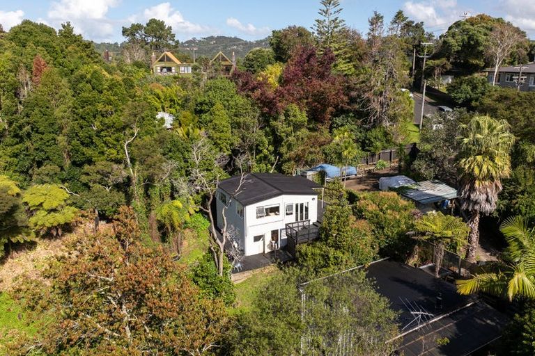 Photo of property in 5 Fairmount Road, Titirangi, Auckland, 0604