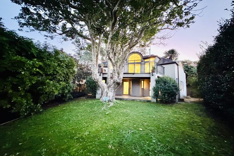 Photo of property in 1/5 Princes Street, Northcote Point, Auckland, 0627